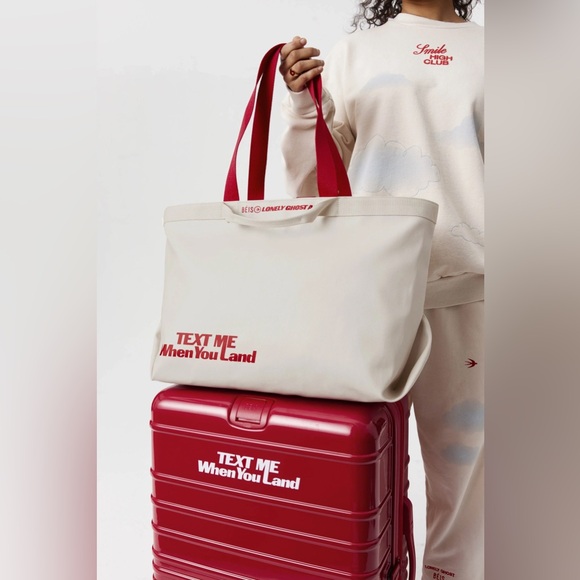 BEIS x Lonely Ghost Travel Tote in Ghost White
SOLD OUT & will be shipped ASAP - Picture 9 of 13